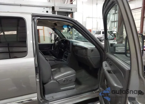 2006 GMC Sierra K2500 Heavy Duty from USA, damaged, VIN 1GTHK29U66E226151